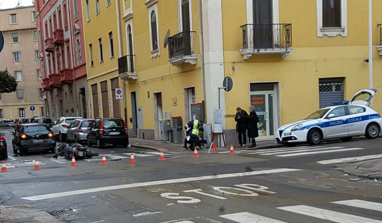 Cagliari, moto contro auto: incidente in via Puccini