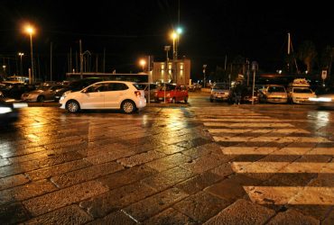 Pedone sulle strisce investito in via Roma a Cagliari.