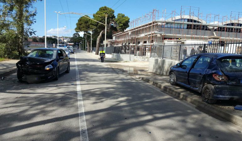 Cagliari, a velocità sostenuta e contromano provoca incidente