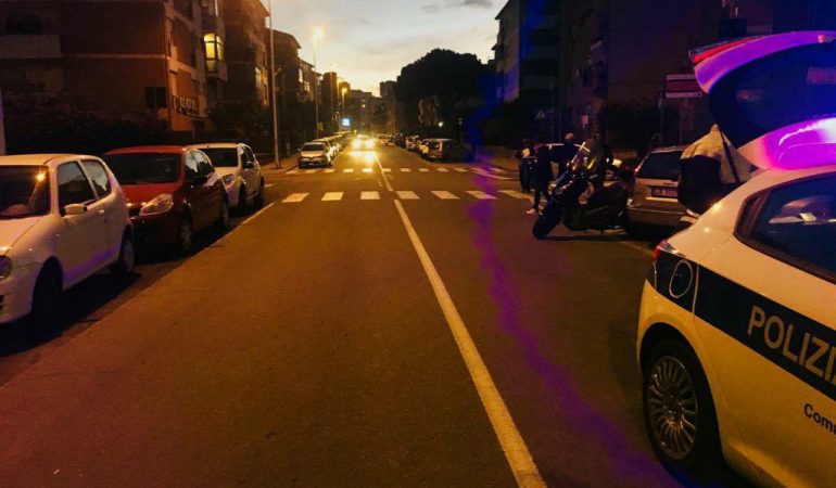 Cagliari: non rispetta lo stop e colpisce una moto
