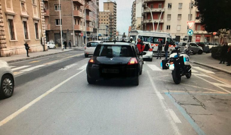 Cagliari, due persone ferite in tamponamento in via Sonnino