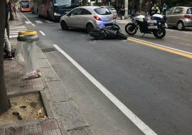 Ciclomotore tampona auto a Cagliari: una ragazza ricoverata con codice rosso