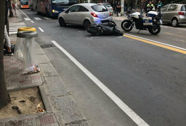 Ciclomotore tampona auto a Cagliari: una ragazza ricoverata con codice rosso