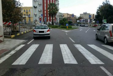 Continua la scia di pedoni investiti sulle strisce a Cagliari: un 50enne ricoverato al Brotzu