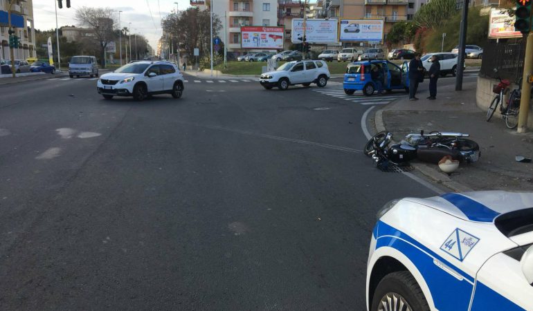 Incidente all’incrocio tra viale Marconi e via Sarpi