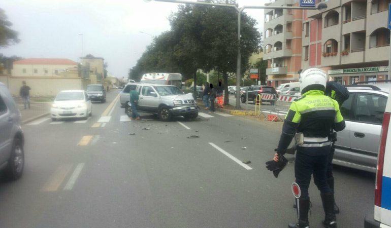 Tamponamento in viale Poetto a Cagliari