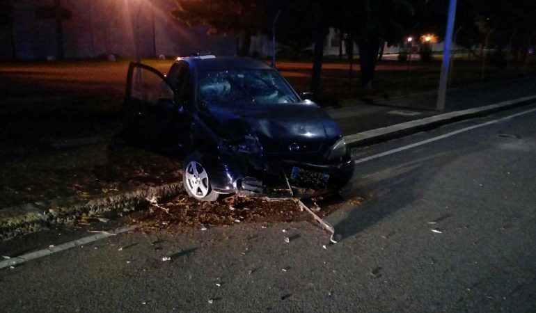 Perde il controllo dell’auto in Viale San Bartolomeo a Cagliari