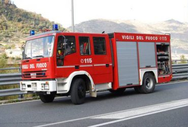 Maxi incendio sulla 554. Centinaia di auto bloccate