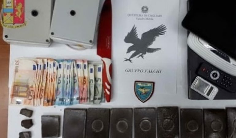 Cagliari, vendevano la droga in casa: arrestati due fratelli